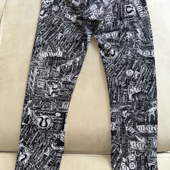 25.5” Lululemon Wunder Train HighRise Tight Tear It Up Alpine White Black Size 6 - Picture 10 of 16